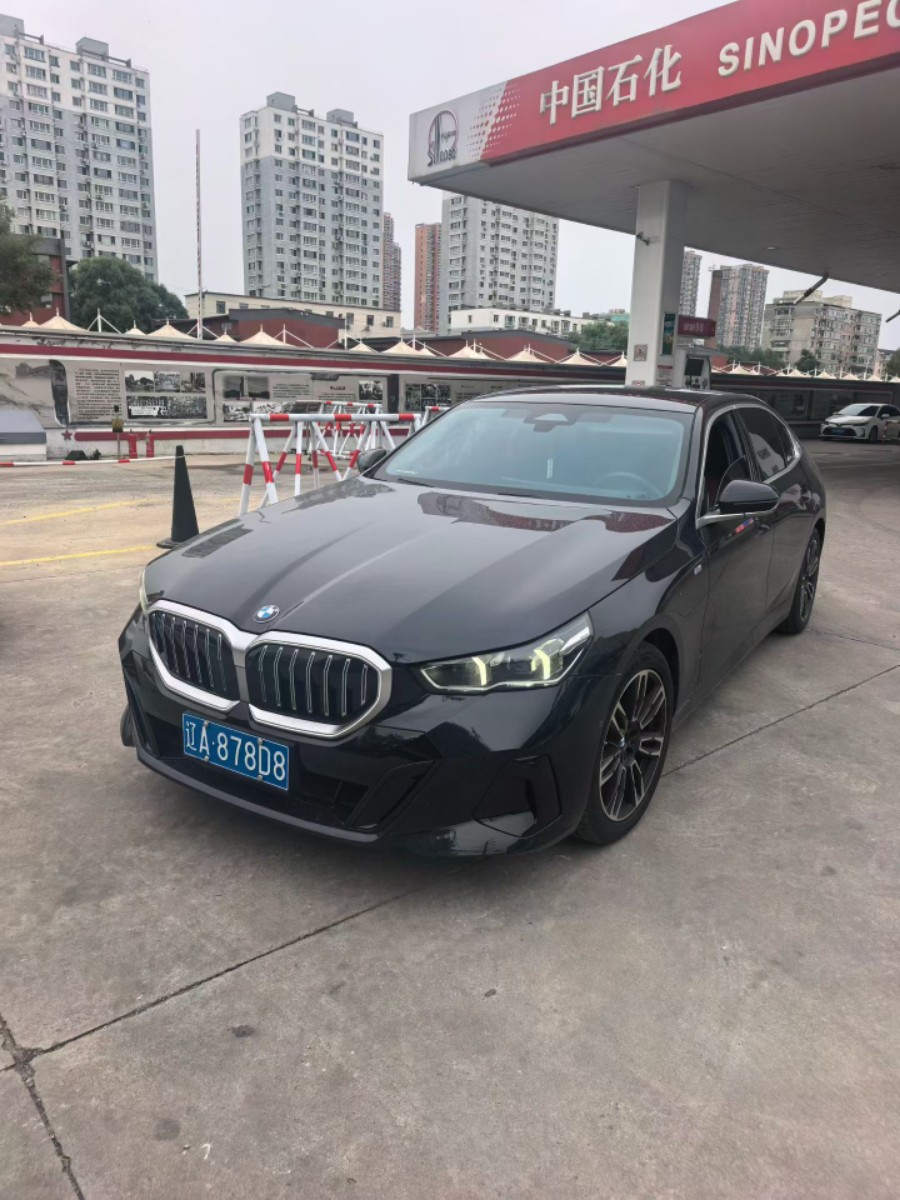 2025 BMW 5 Series 530Li x Drive