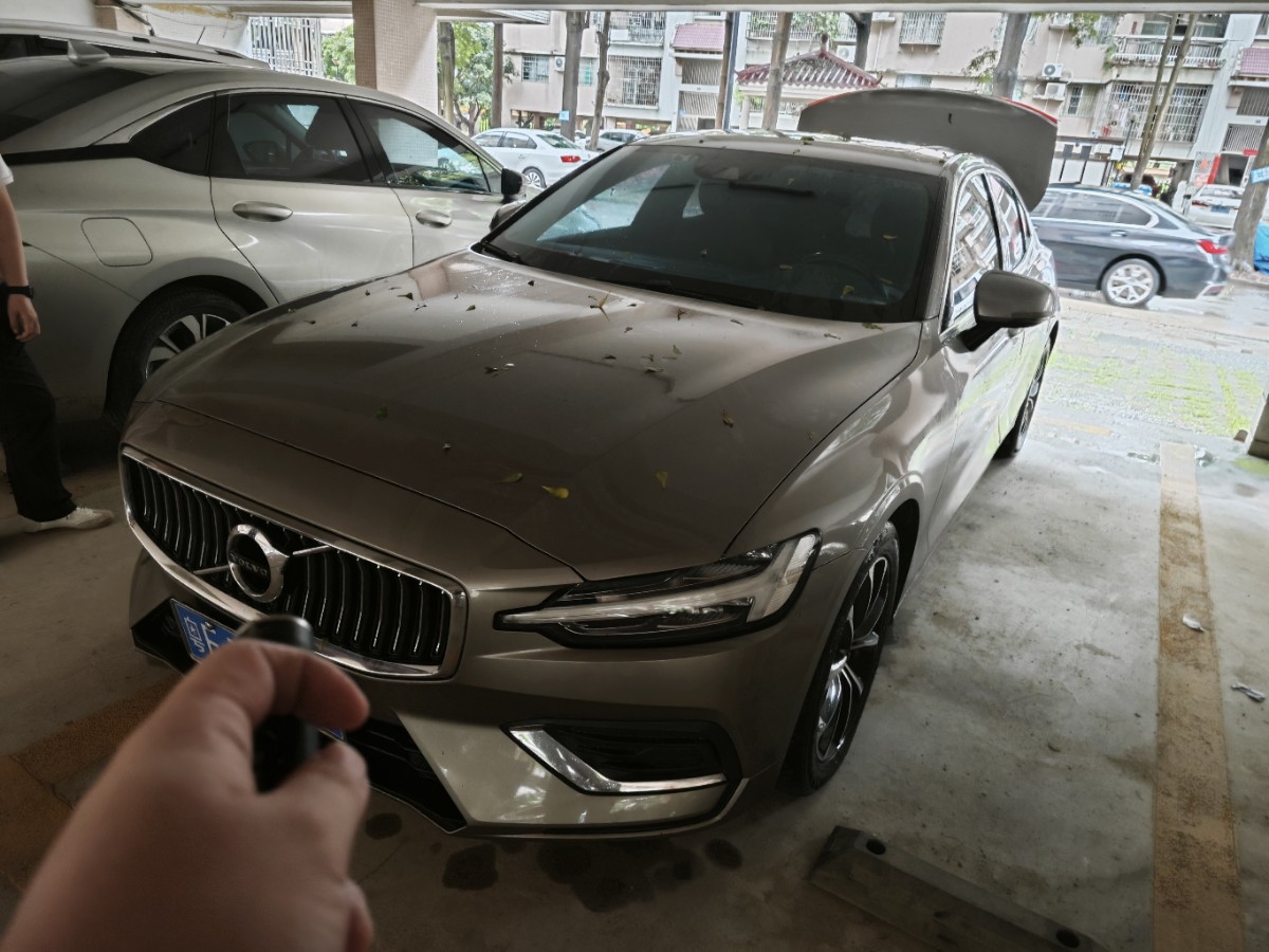 2022 Volvo S60 B4