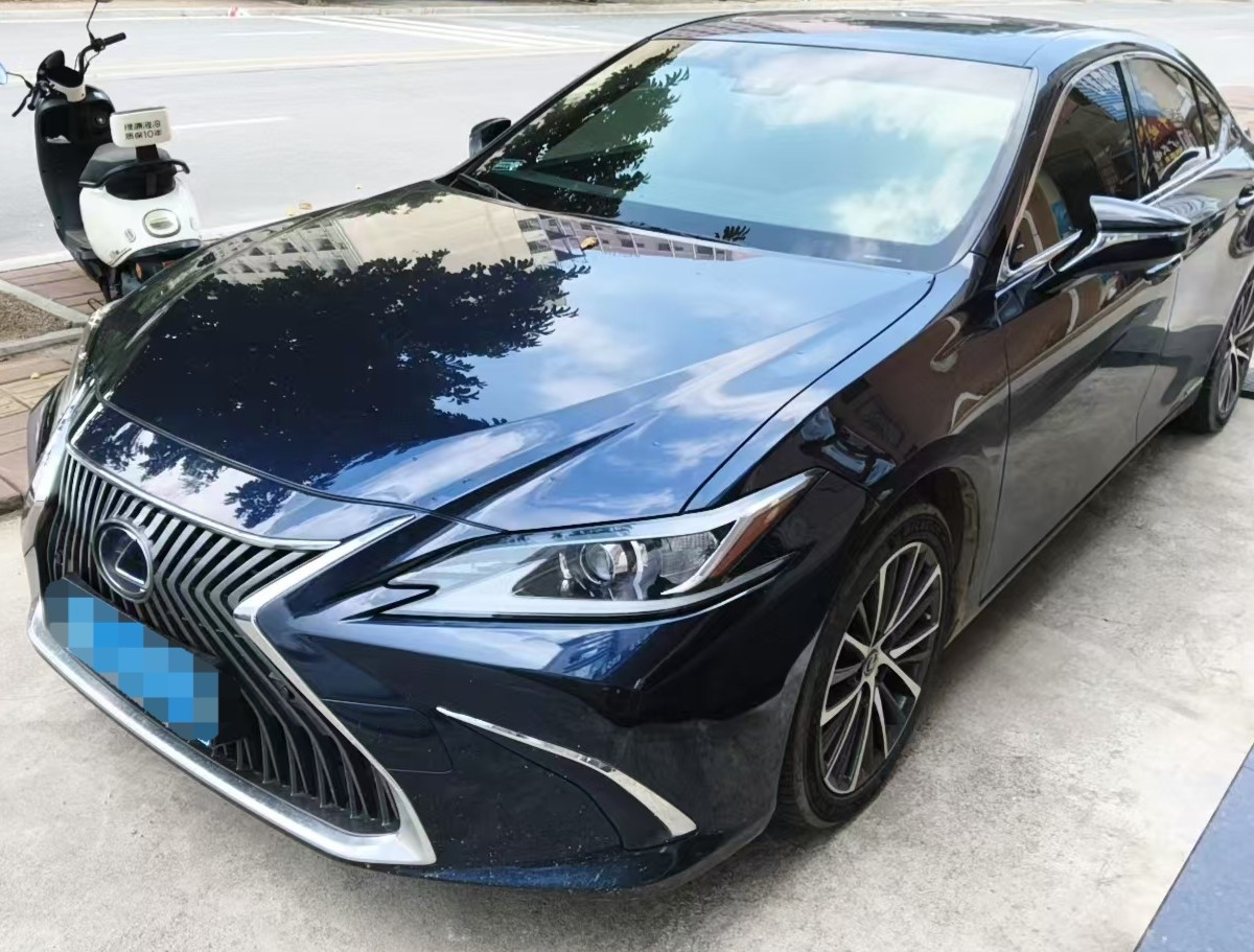 2018 Lexus ES 300h