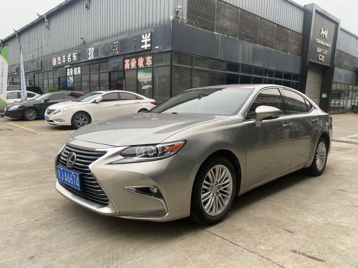 2015 Lexus ES 200