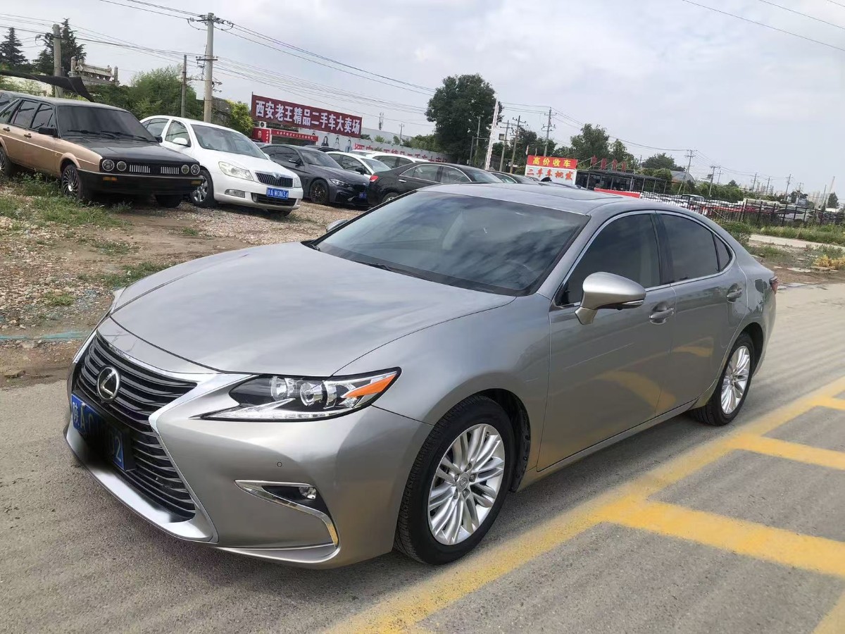 2015 Lexus ES 200