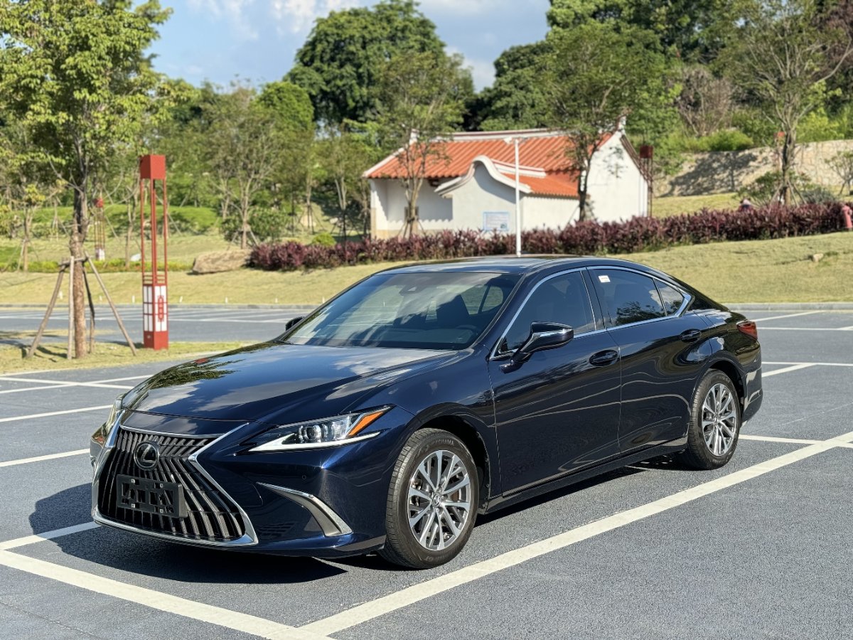 2022 Lexus ES 200