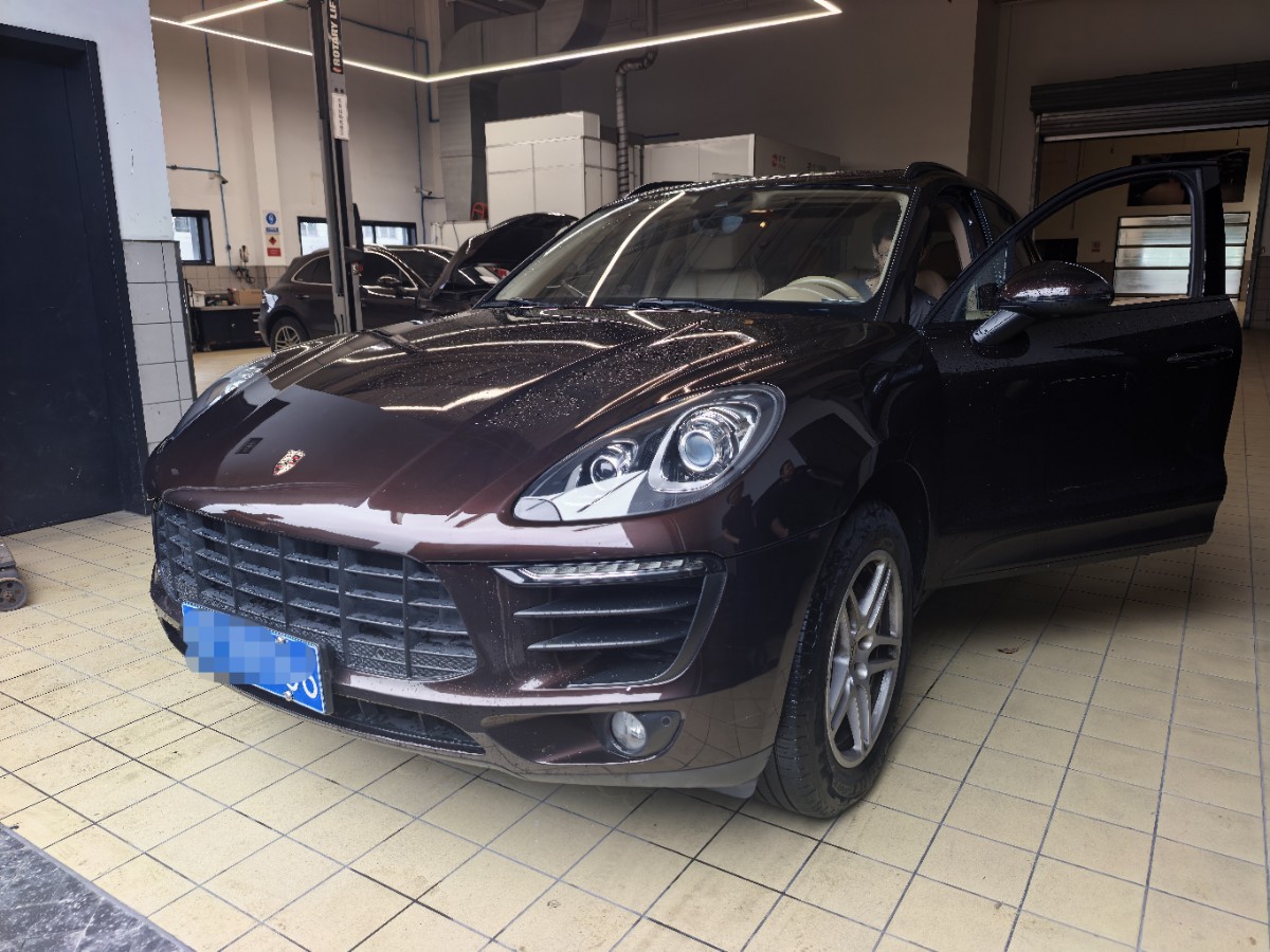 2017 Porsche Macan 2.0T
