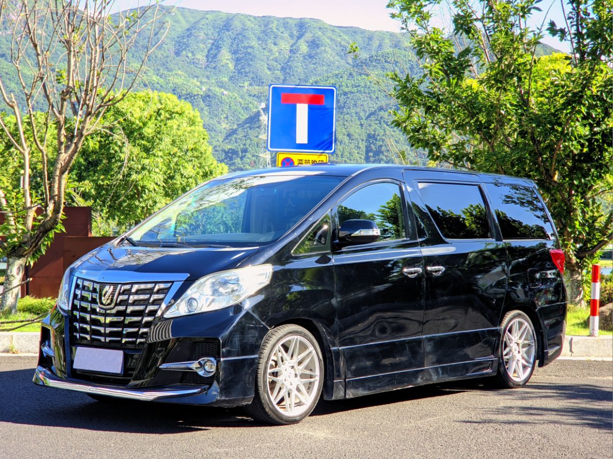 2011 Toyota Alphard 2.4L Luxury Edition