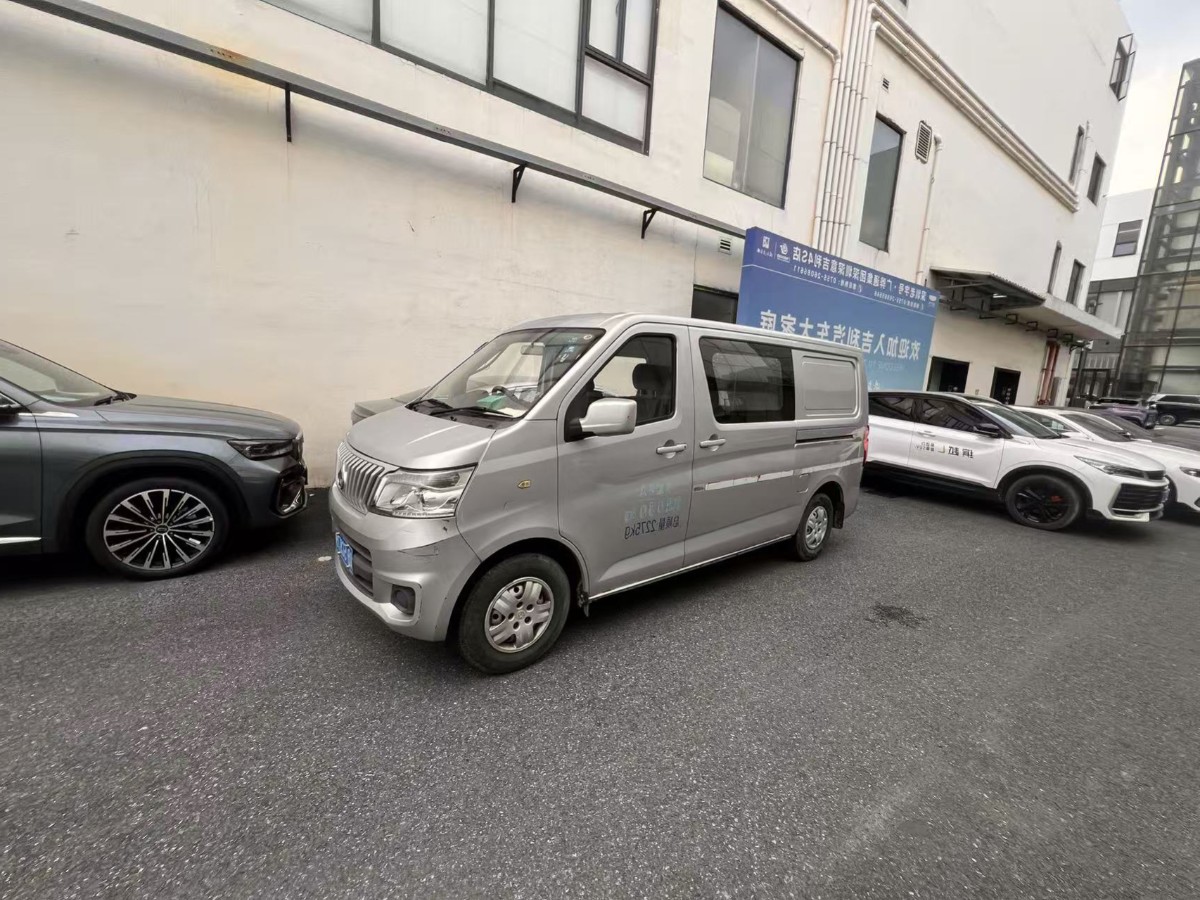 2019 model 1.5L standard domestic VI box goods 5 seats DAM15KR